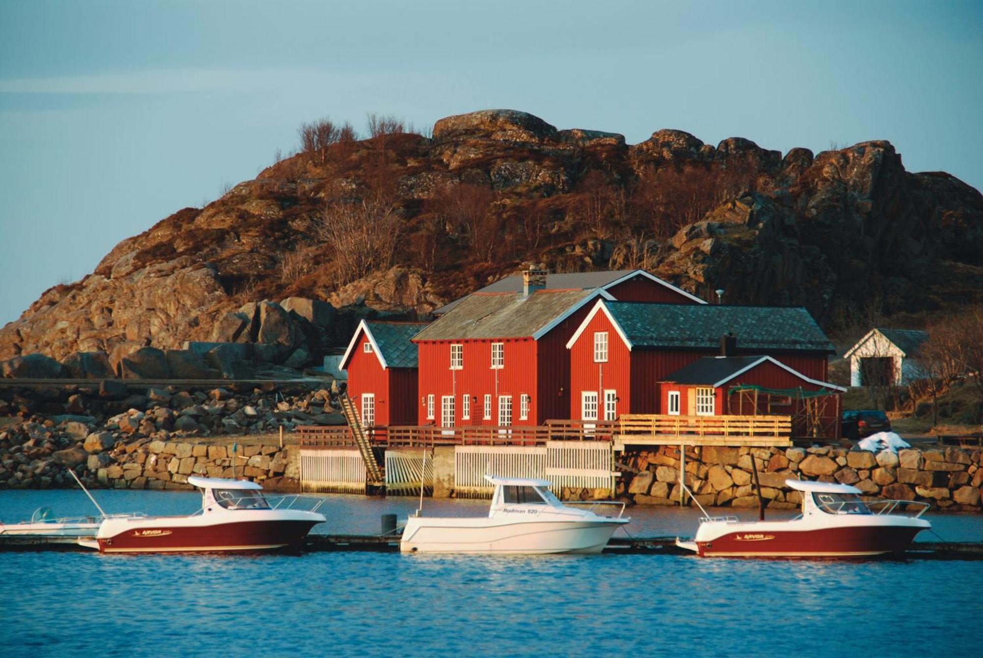 Statsbuene I Kabelvag Hotel Exterior photo